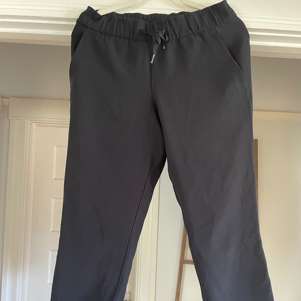 3/4 length LuluLemon joggers